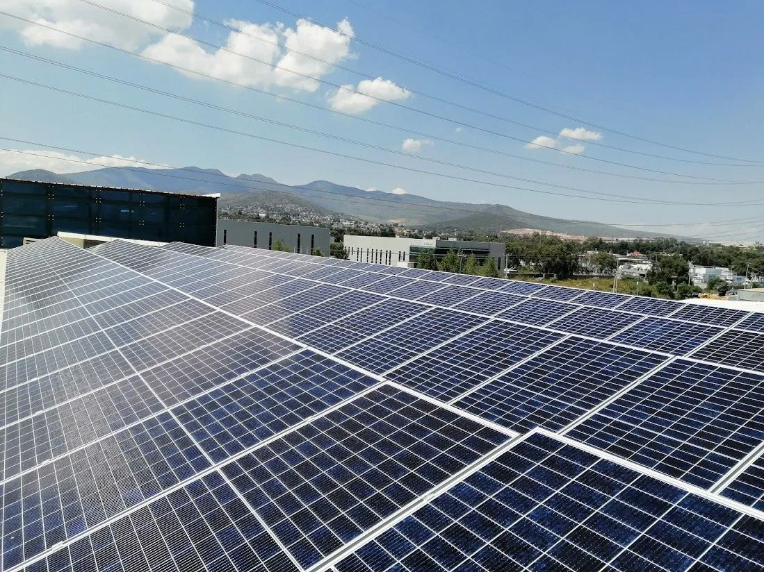 Instalación de paneles solares comerciales por ABC Solar en Estado de México