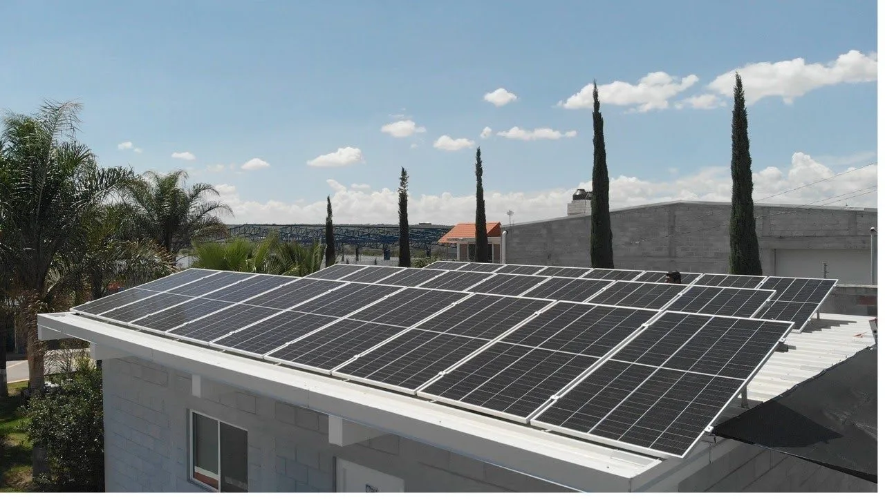 Instalación fotovoltaica comercial en Estado de México — ABC Solar