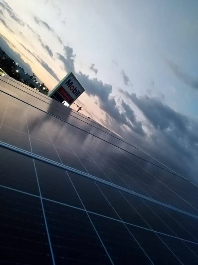 Sistema solar instalado en planta Mobil por ABC Solar — Estado de México